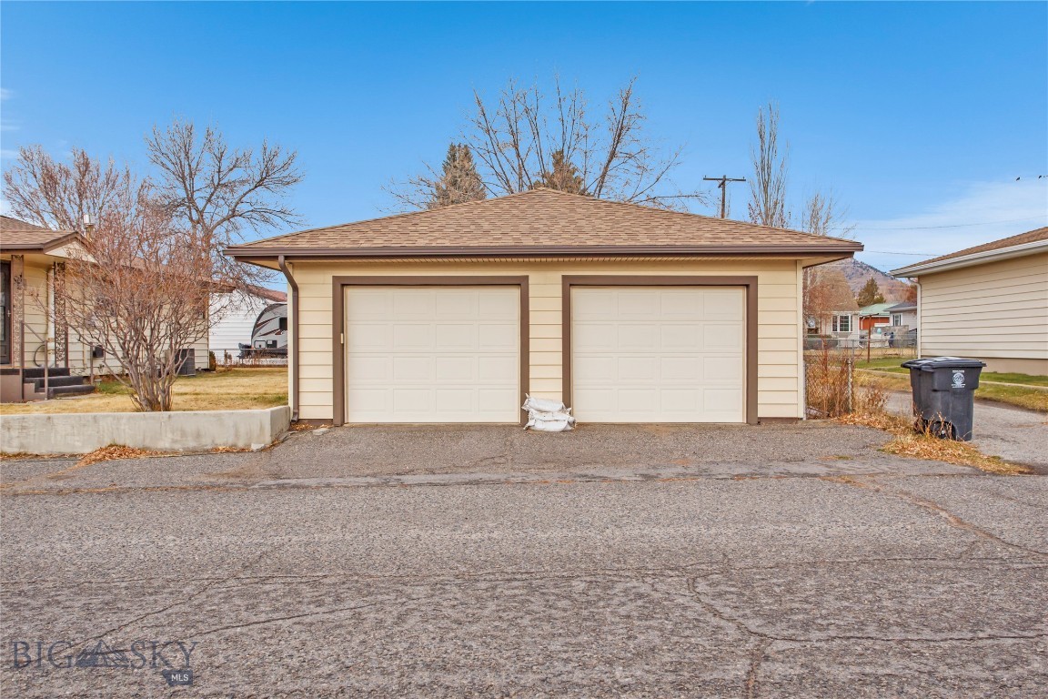 Butte, Montana 59701, United States, 4 Bedrooms Bedrooms, ,2 BathroomsBathrooms,Residential,Contingent,29898
