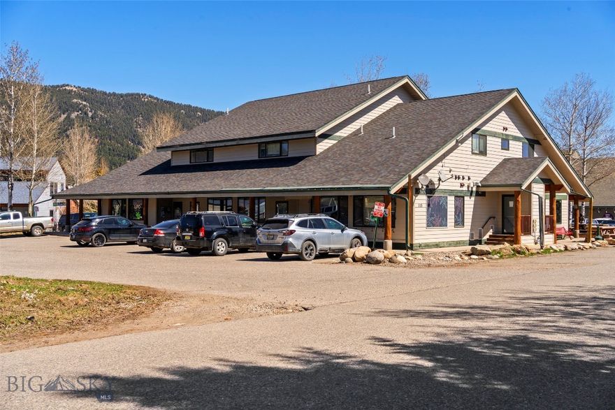 Commercial opportunity in a high-demand Big Sky location. This ~775 sq. ft. unit offers a flexible layout with multiple work areas, a kitchenette, and half bath; well suited for office, retail, or hospitality use.
Designed for functionality with built-in storage and efficient systems in place, the space supports a range of business or tenant configurations. Multiple access points allow for potential shared occupancy or rental flexibility.
Located in the Westfork Meadows commercial area near Town Center, with consistent local and visitor traffic and close proximity to Big Sky Resort. Positioned in an established business hub, the space lends itself to a variety of concepts, including boutique or customer-facing operations. Well managed HOA adds to ease of ownership.