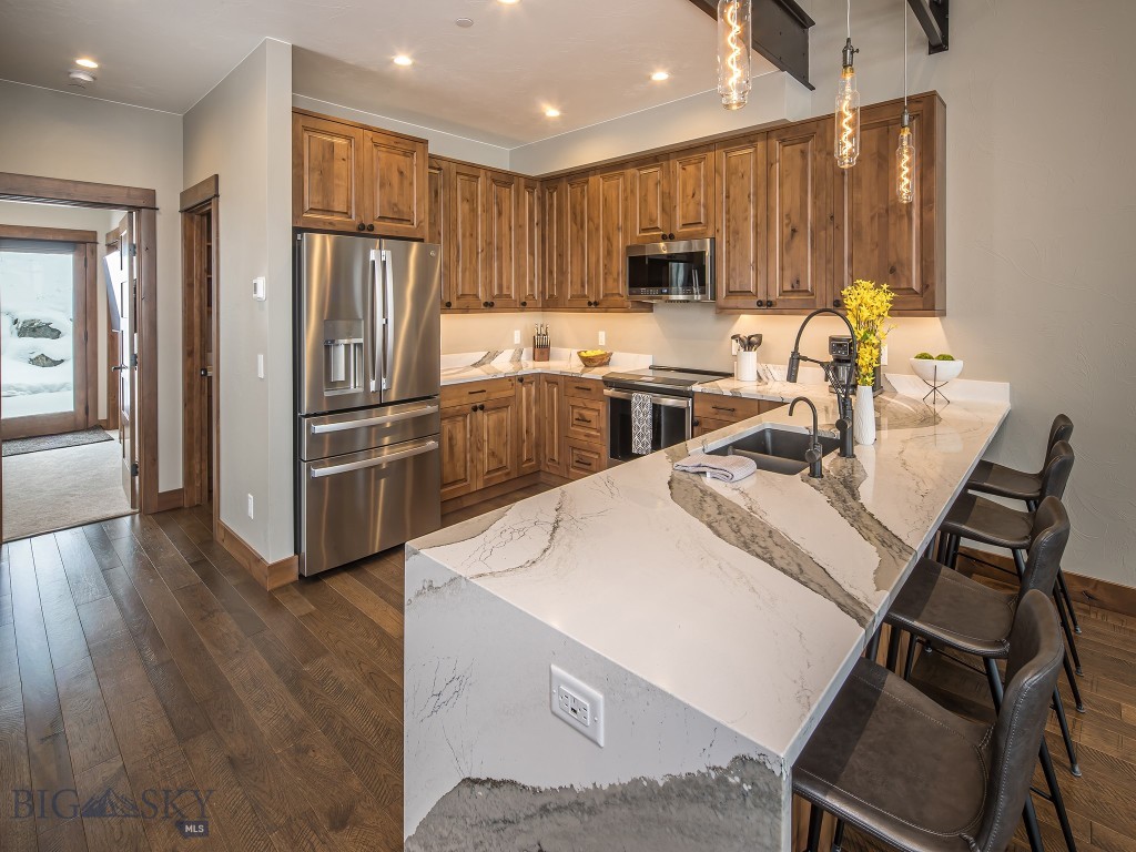 Alpenglow Condo - Residential