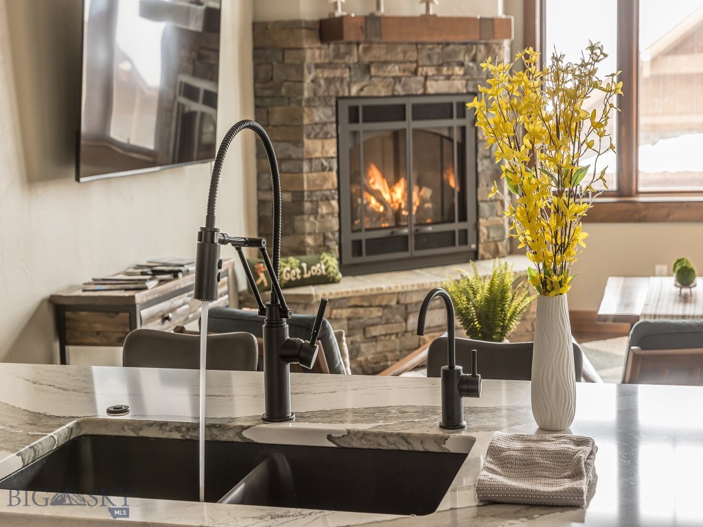 Alpenglow Condo - Residential