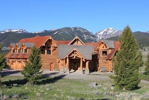 569/571 Cinnabar Basin Road Gardiner MT 59030