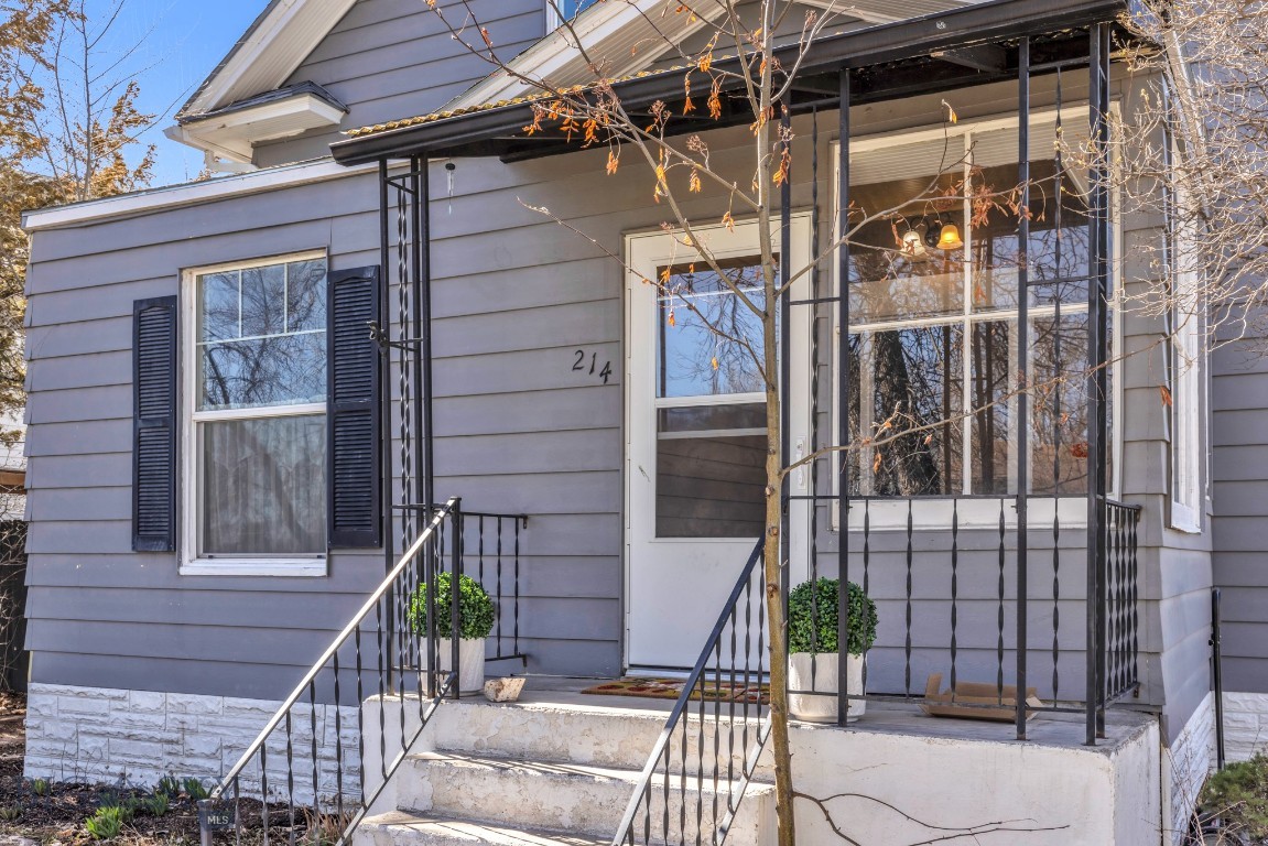 214 4th Avenue E 1-3