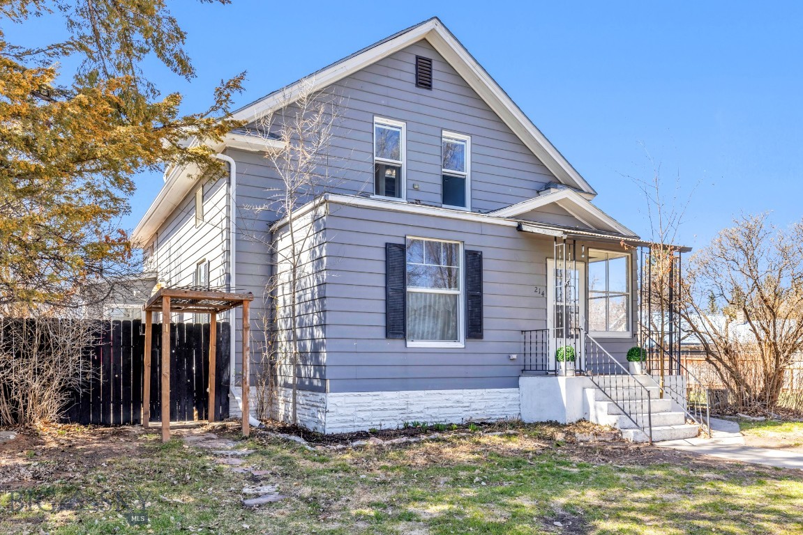 214 4th Avenue E 1-3
