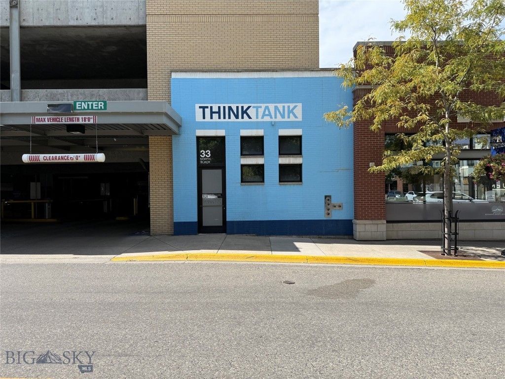 FANTASTIC small Downtown commercial condo that supports a variety of uses, including office! Very versatile space! Rare bird! Don't wait!