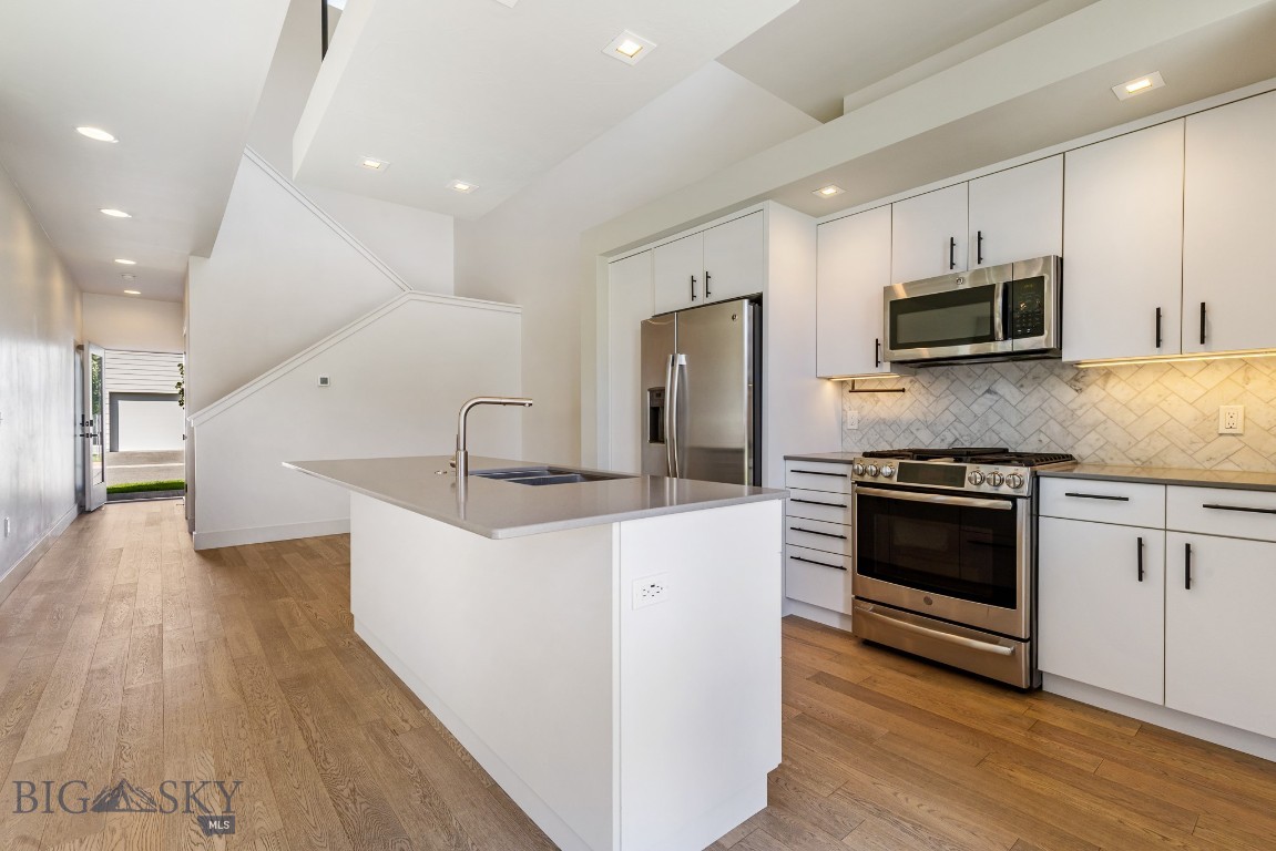 Bozeman, Montana 59718, United States, 3 Bedrooms Bedrooms, ,3 BathroomsBathrooms,Residential,Active,215114