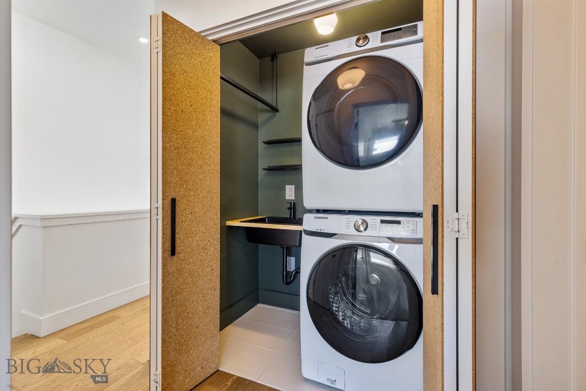 Bozeman, Montana 59718, United States, 3 Bedrooms Bedrooms, ,3 BathroomsBathrooms,Residential,Active,215114