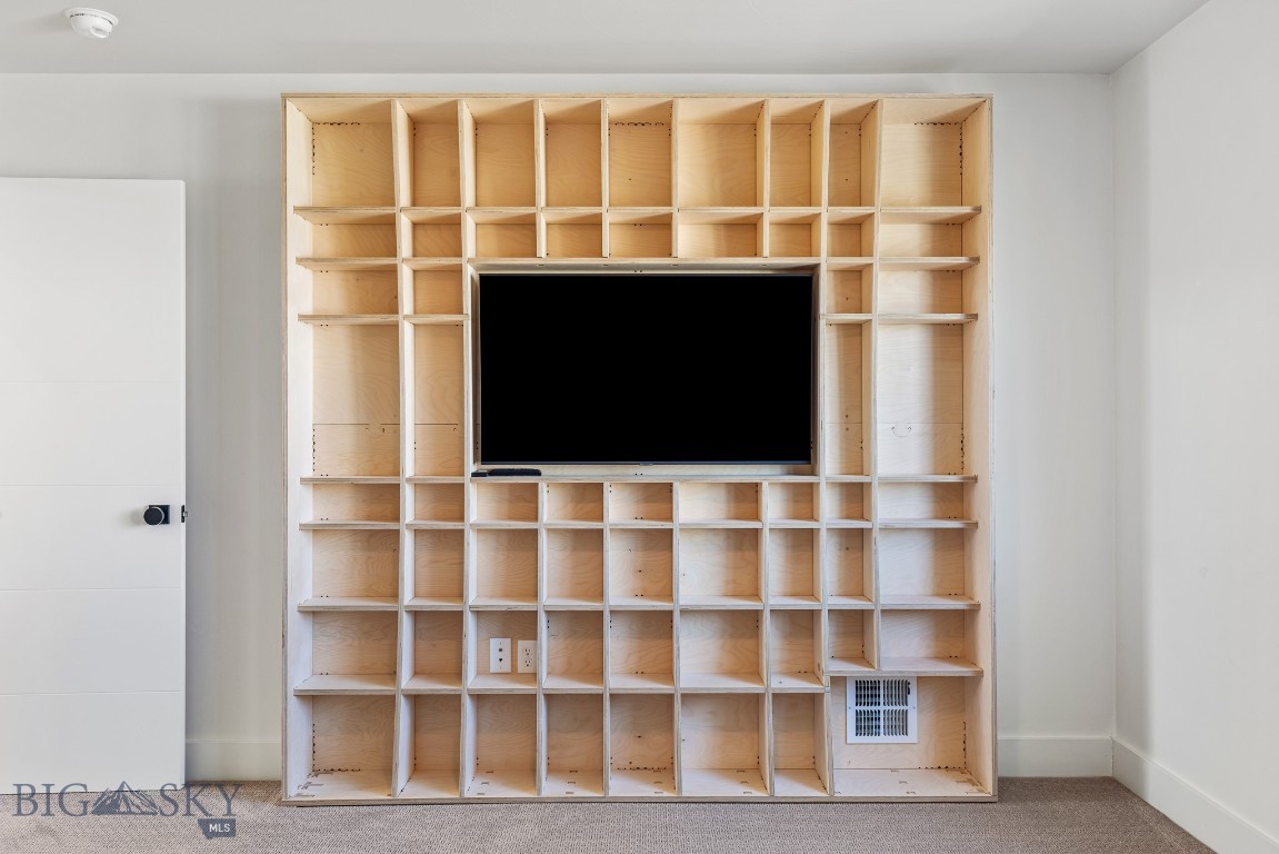 Bozeman, Montana 59718, United States, 3 Bedrooms Bedrooms, ,3 BathroomsBathrooms,Residential,Active,215114