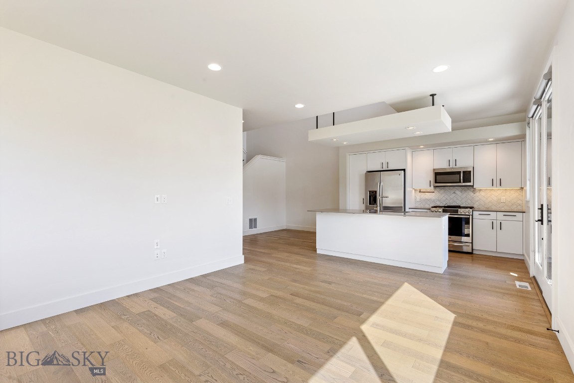 Bozeman, Montana 59718, United States, 3 Bedrooms Bedrooms, ,3 BathroomsBathrooms,Residential,Active,215114