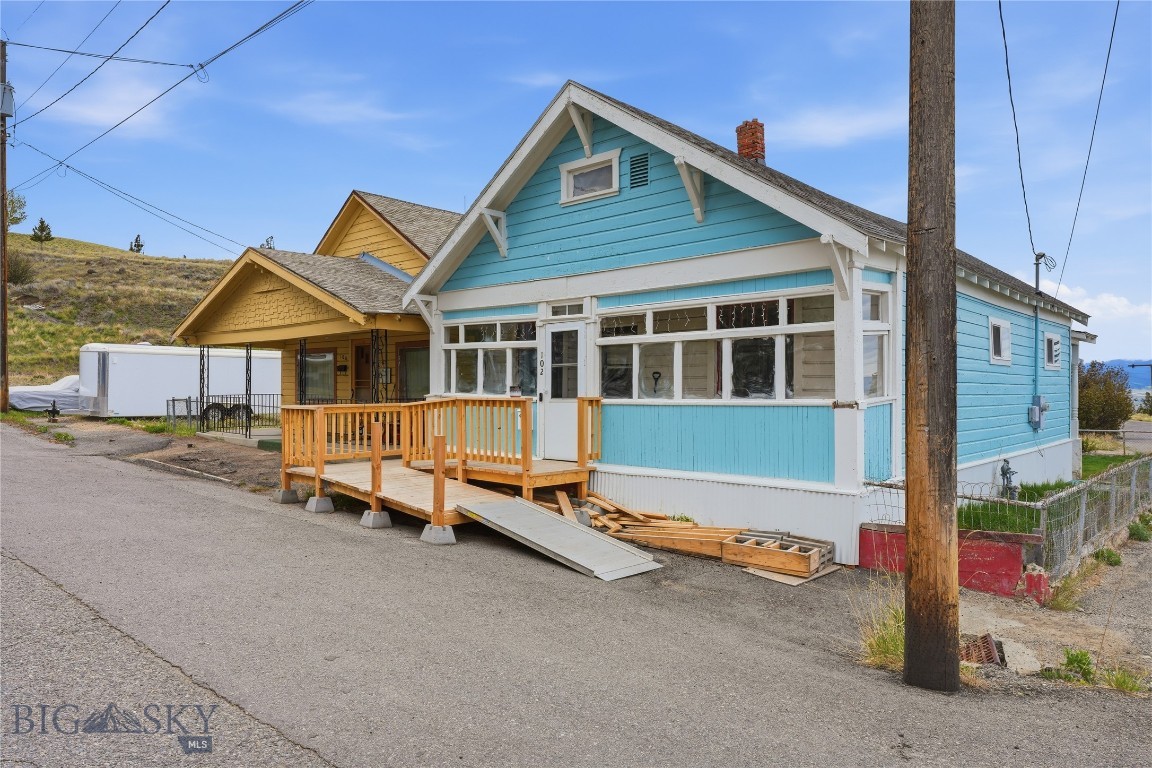 102 Mullin Street