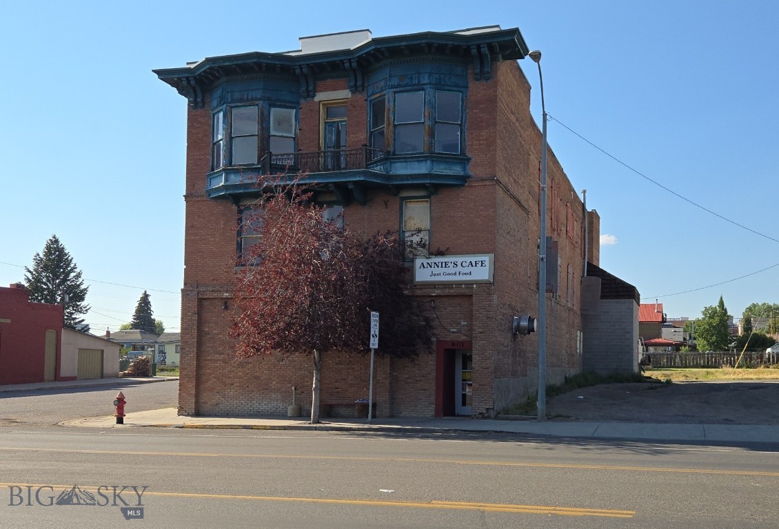 HISTORIC BRICK BUILDING -CURRENTLY ANNIES CAFE IS RENTING THE MAIN FLOOR.