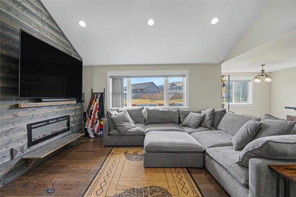 1212 Ridgeview Trail