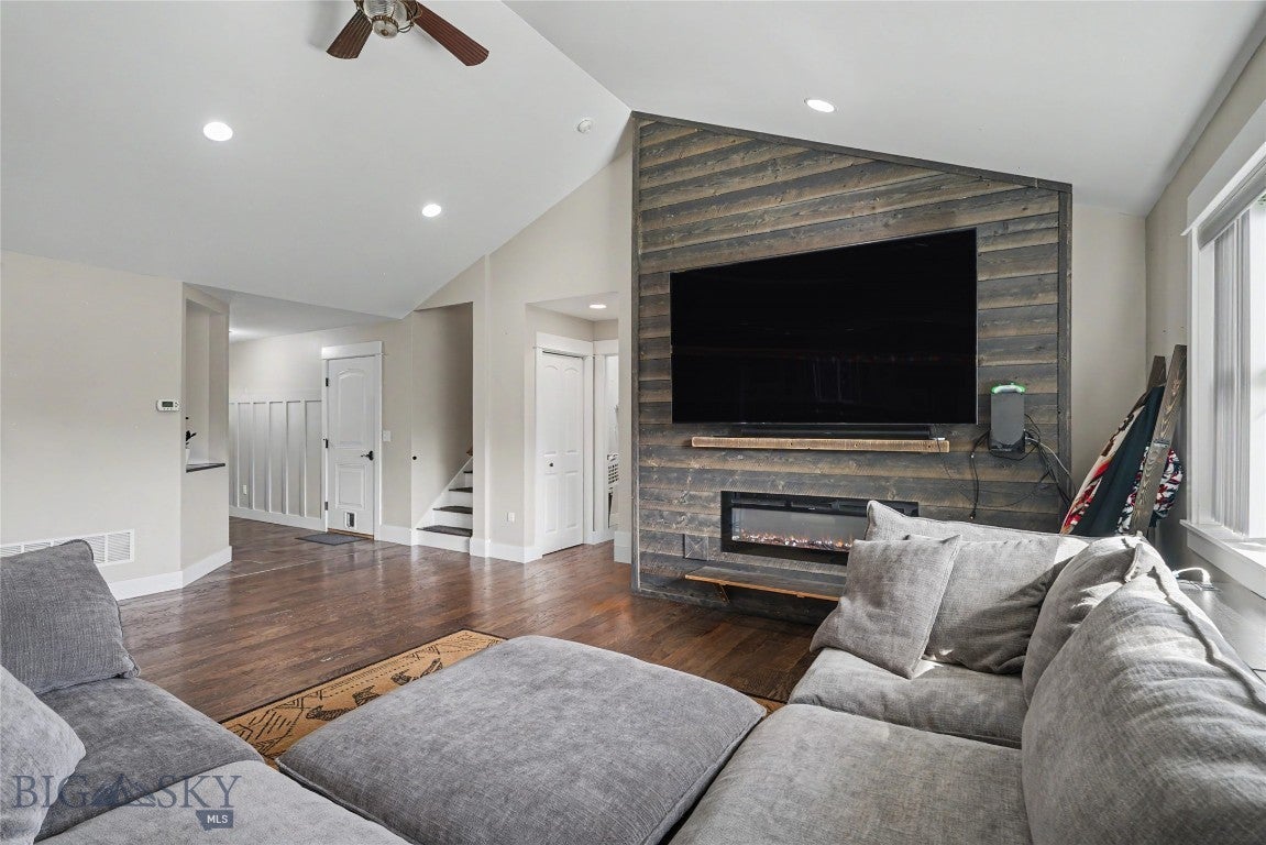 1212 Ridgeview Trail