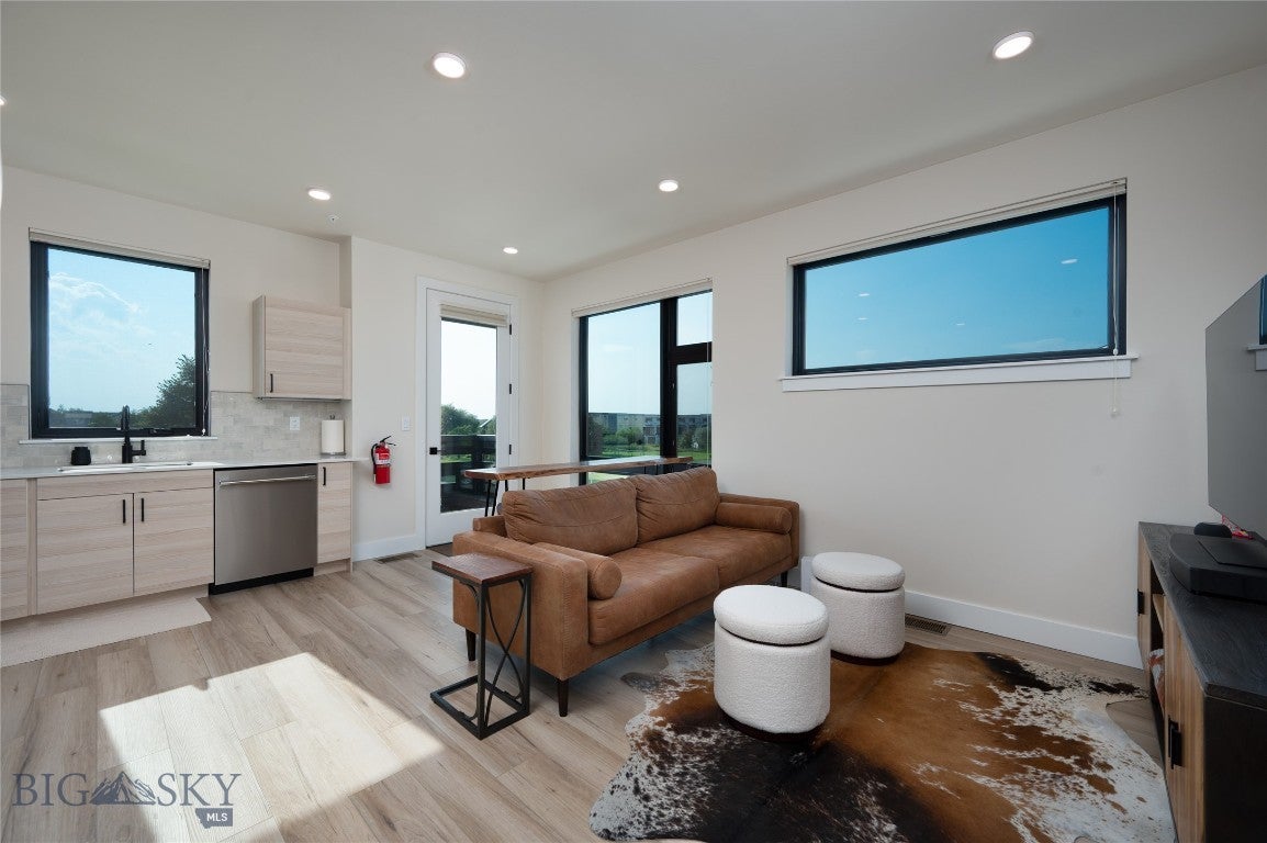 2352 Vaquero Parkway 205
