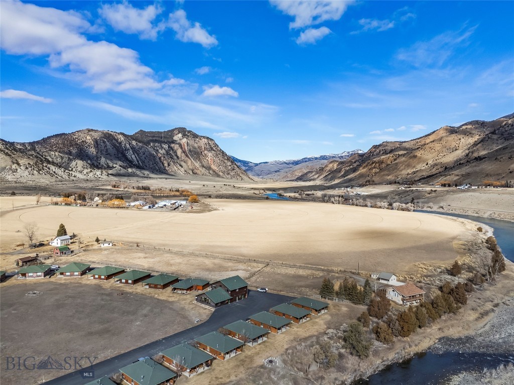 550 Old Yellowstone Trail S 13