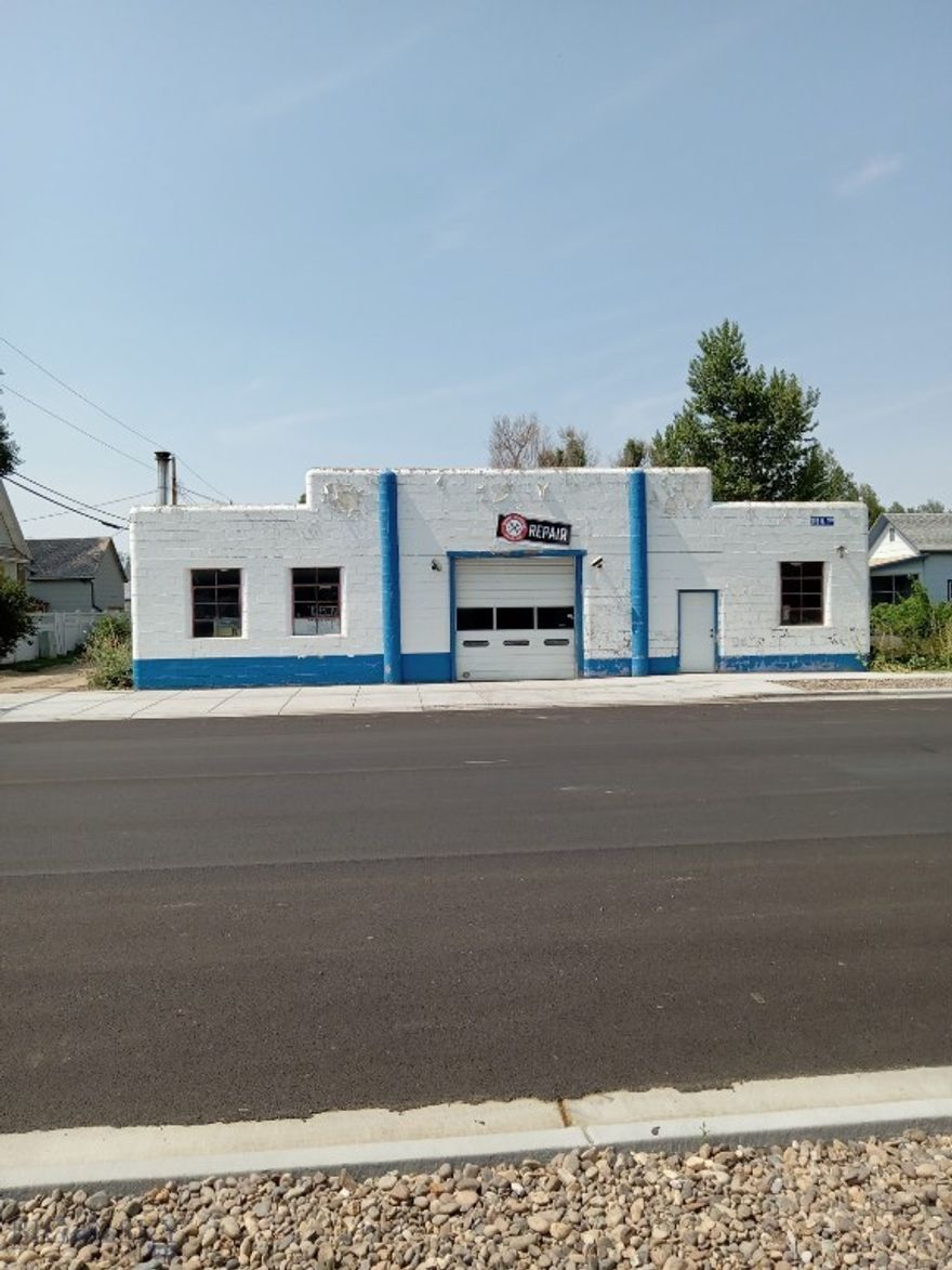 High-visibility. Multiple income streams. Unlimited potential. 

This Main Street property includes a 2 bed / 1 bath home with basement and a large shop with space for 3+ vehicles. Perfect for an investor or business owner looking for strong exposure and solid returns.

Use the shop for your business—auto, retail, storage, trades—or rent it out. The house can bring rental income or can be used for staff or office space.

Prime Main Street frontage– unbeatable exposure  
Detached shop with garage door, 3+ vehicle capacity  
Great for live/work setups, business use, or pure rental income  
Flexible GC zoning

Whether you're starting a business, expanding your portfolio, or just need storage with upside—this property delivers. Bring your ideas, energy and this will be a dream come true.

Call now—opportunities like this move fast.