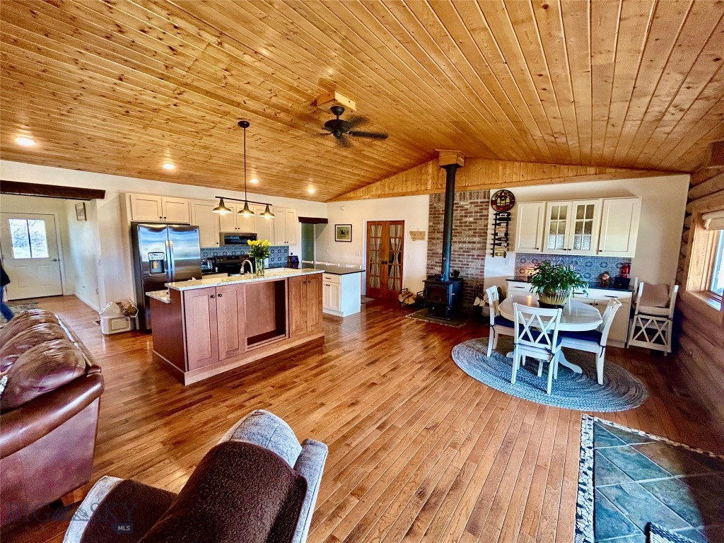 3957 Blacktail Road