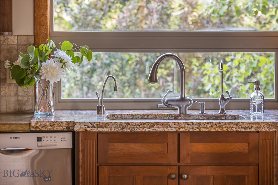 Manhattan, Montana 59741, United States, 4 Bedrooms Bedrooms, ,4 BathroomsBathrooms,Residential,Contingent,49181