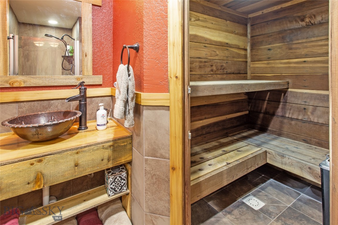 Butte, Montana 59701, United States, 4 Bedrooms Bedrooms, ,4 BathroomsBathrooms,Residential,Contingent,58655