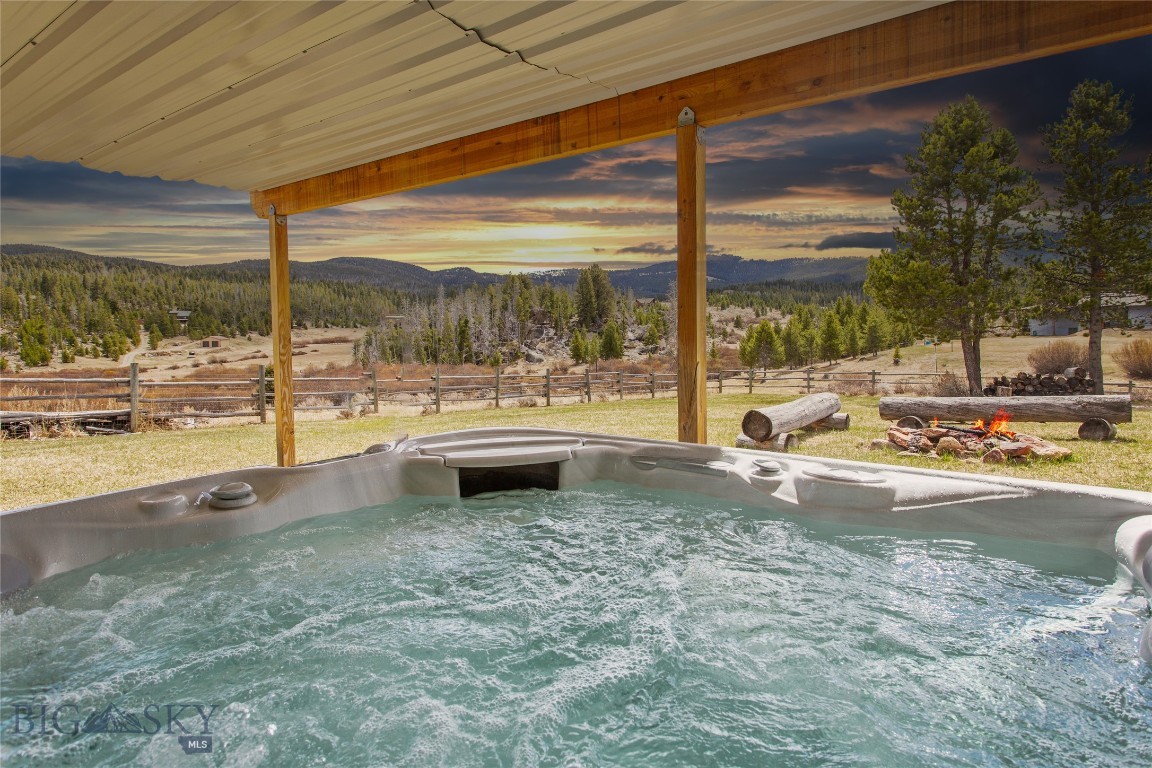 Butte, Montana 59701, United States, 4 Bedrooms Bedrooms, ,4 BathroomsBathrooms,Residential,Contingent,58655