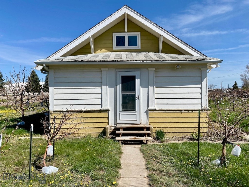 Situated on a large corner lot of 0.355 acres, this pleasant Rudyard home encompasses 2 bedrooms (1 is non-conforming), and 1 bath in 1,233 square feet. The cozy bedroom offers a peaceful retreat. The spacious yard, dotted with apple trees, is a perfect spot for enjoying the fresh air and soaking up the sunshine. Whether you're looking for a peaceful getaway, an investment opportunity, or your first home, this property offers endless possibilities.