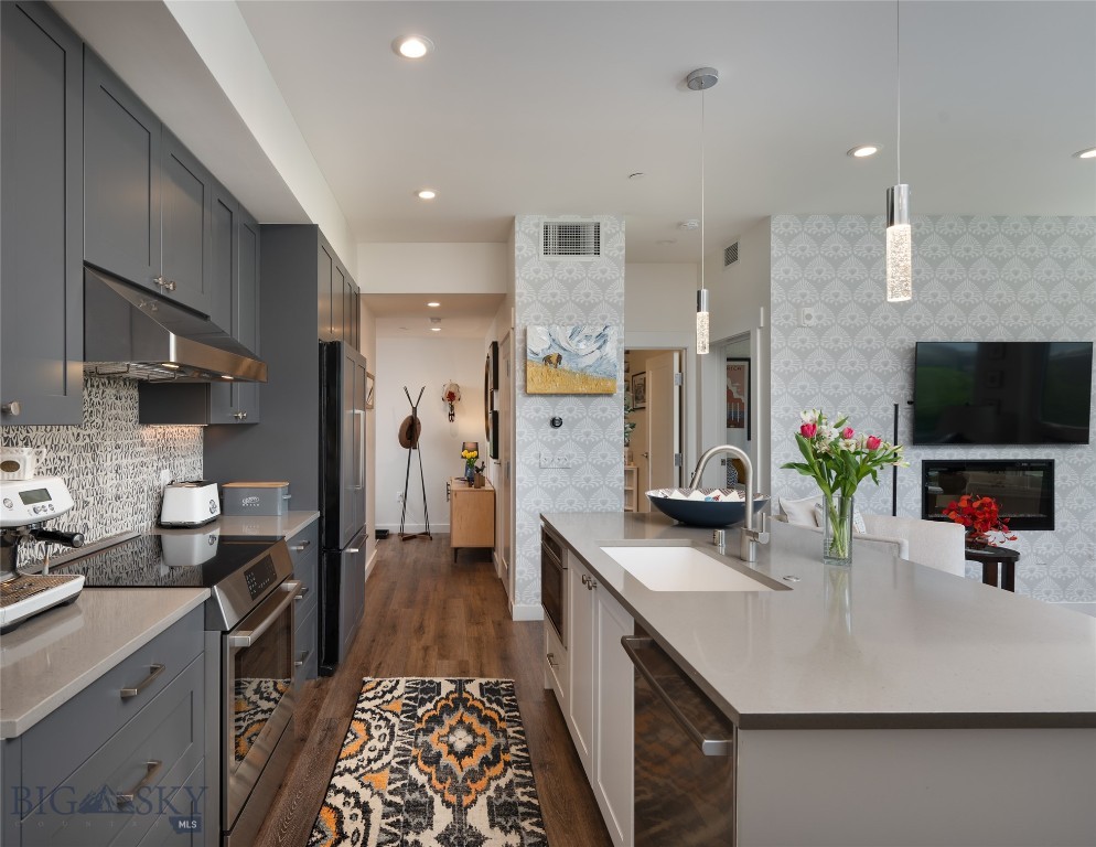 Bozeman, Montana 59715, United States, 2 Bedrooms Bedrooms, ,3 BathroomsBathrooms,Residential,Contingent,55366