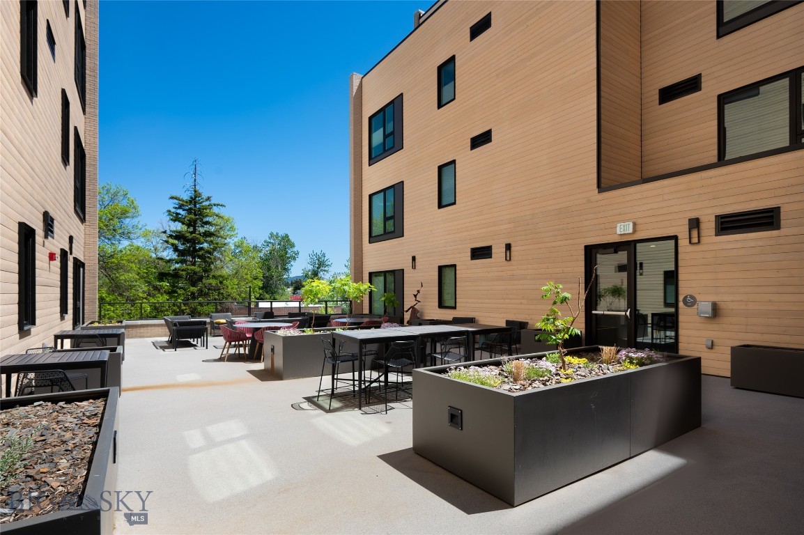 Bozeman, Montana 59715, United States, 2 Bedrooms Bedrooms, ,3 BathroomsBathrooms,Residential,Contingent,55366