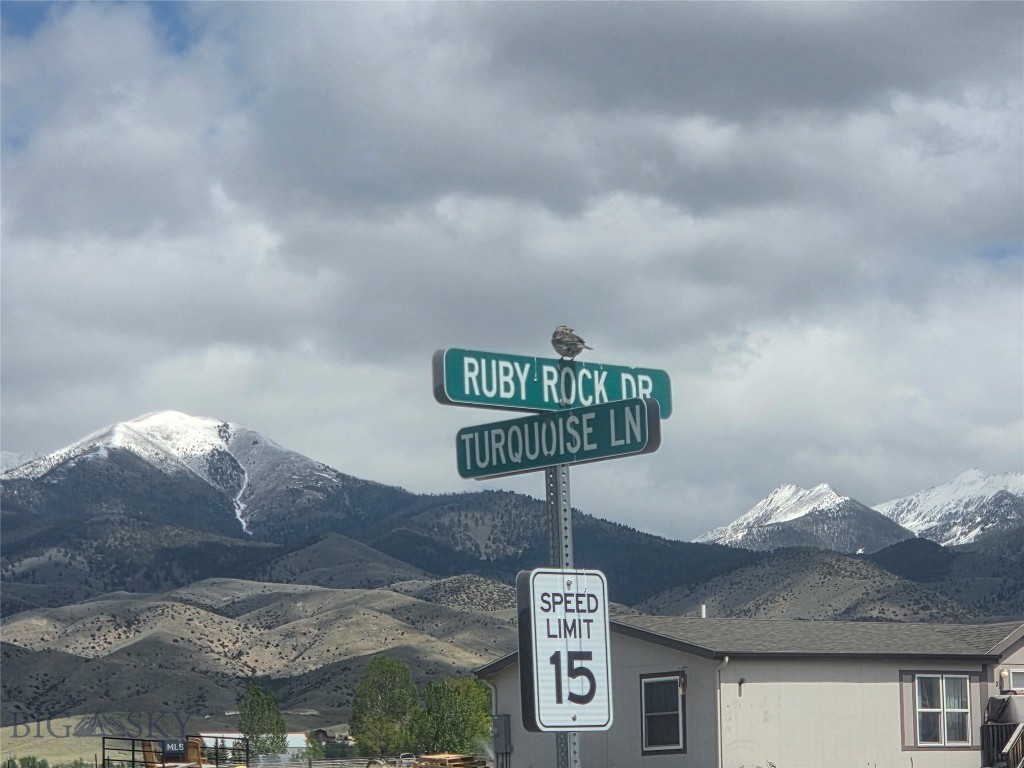 Ruby Rock - Land