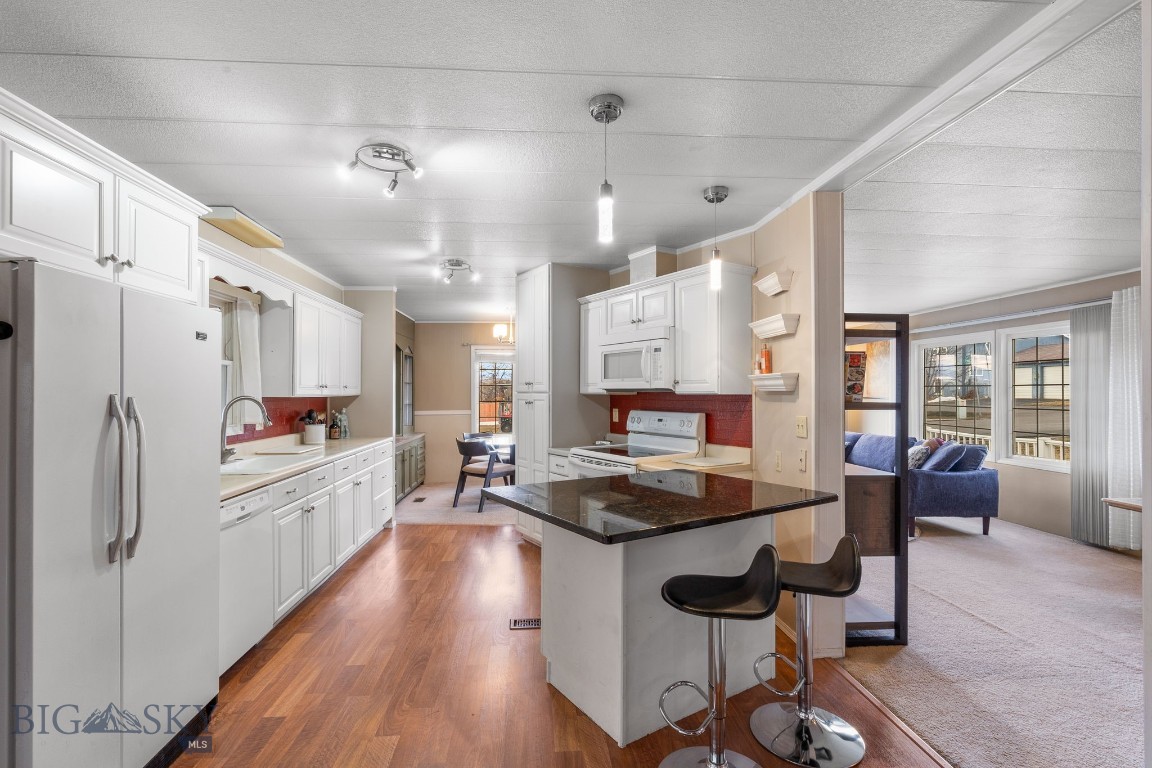 6111 Crestline