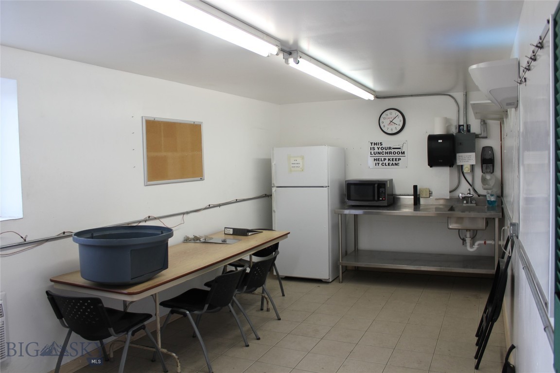3512 E Bench