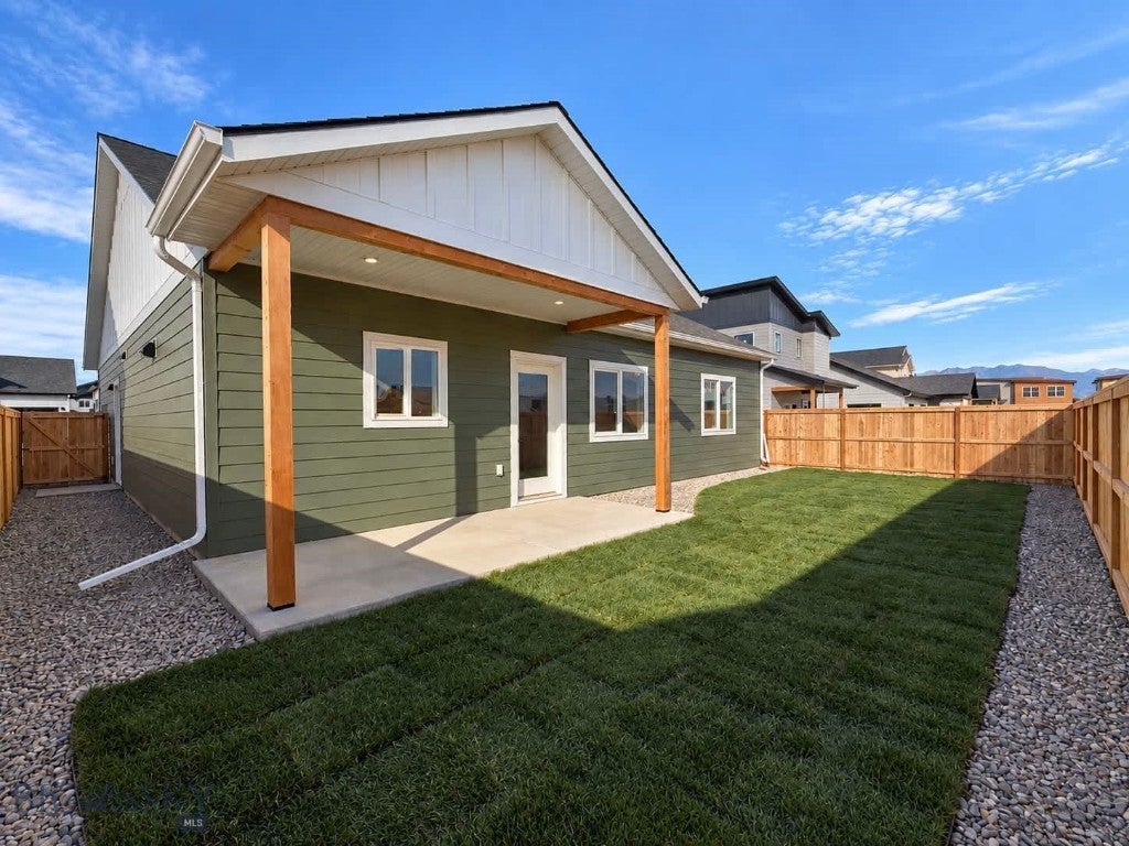 824 Accolade Loop