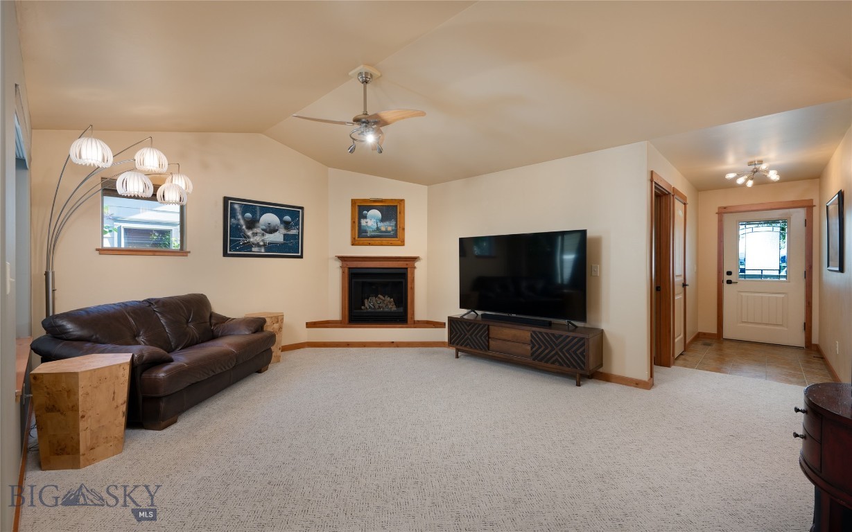 1079 N Cottonwood Road