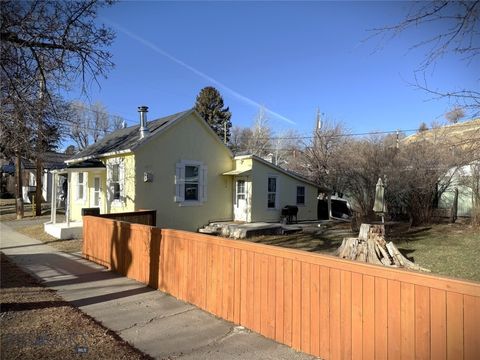 Photo of 212 W Chinook Street St, Livingston, MT 59047 (MLS # 408465)