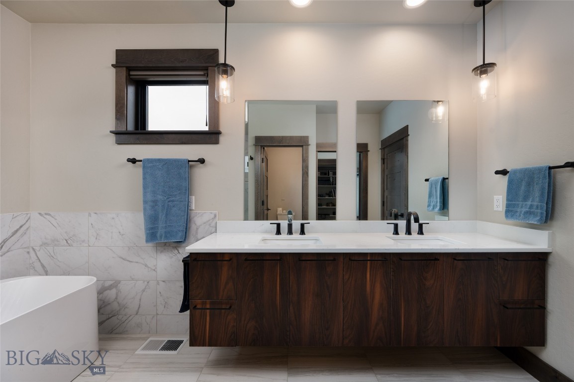 Bozeman, Montana 59718, United States, 4 Bedrooms Bedrooms, ,4 BathroomsBathrooms,Residential,Contingent,104121