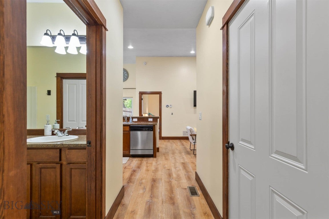 4372 Glenwood Drive