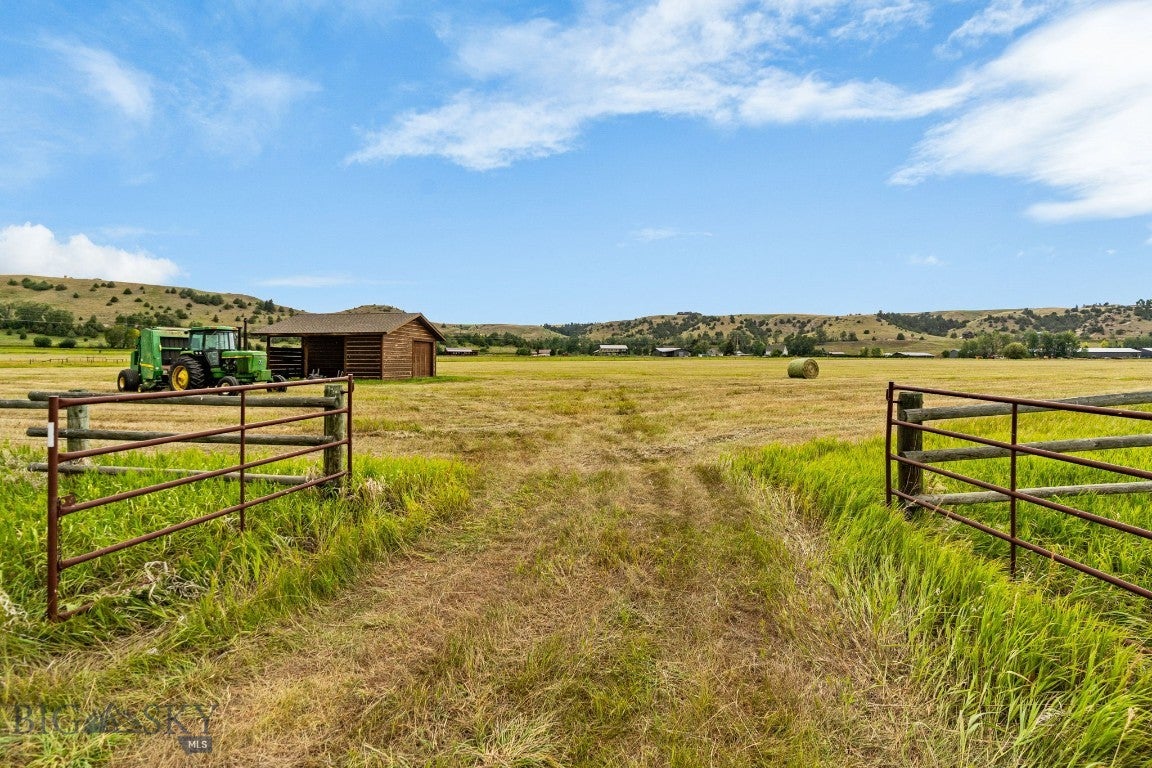 1687 Cottontail Road