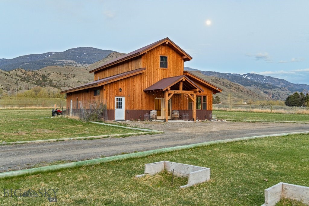 1035 and 1037 US Highway 89 South S