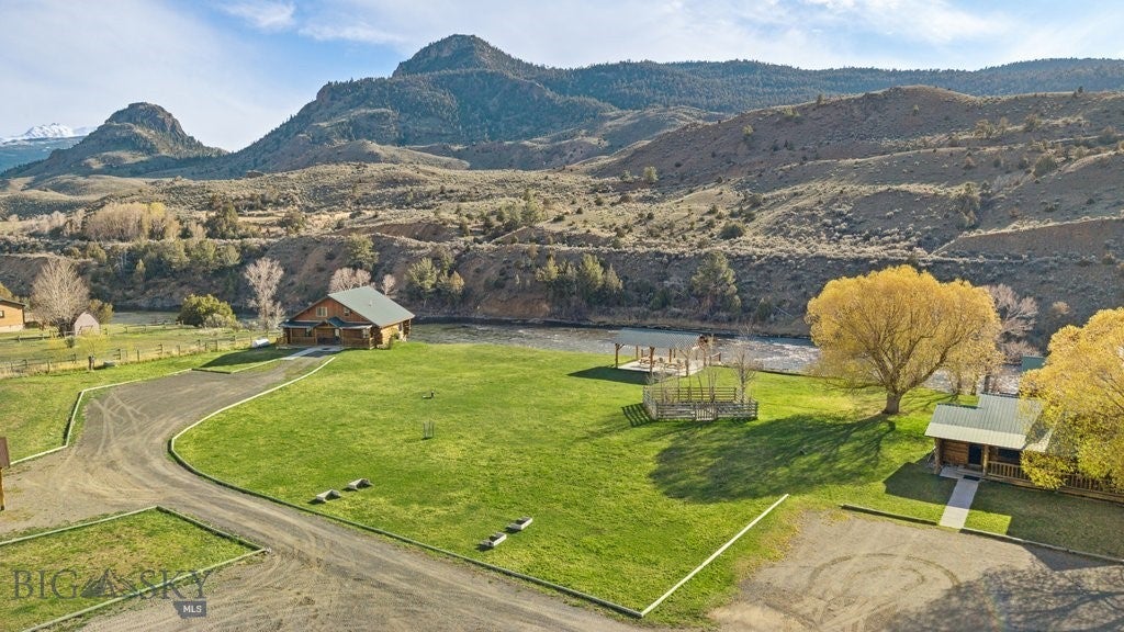 1035 and 1037 US Highway 89 South S