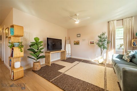 Photo of 810 N 11th St, Livingston, MT 59047 (MLS # 403727)