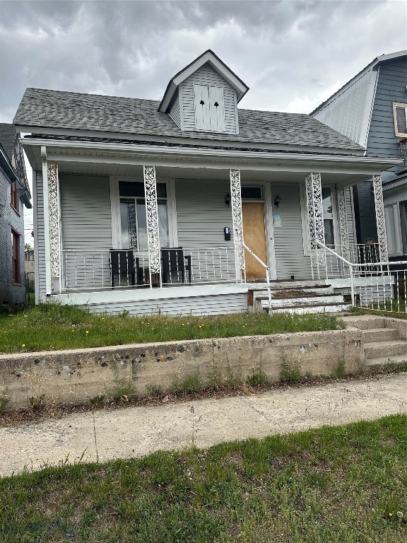 This one bedroom 1 bath home located in a highly desirable neighborhood offers a unique opportunity for investors or anyone looking to customize a space to fit their needs. Call today for a showing!