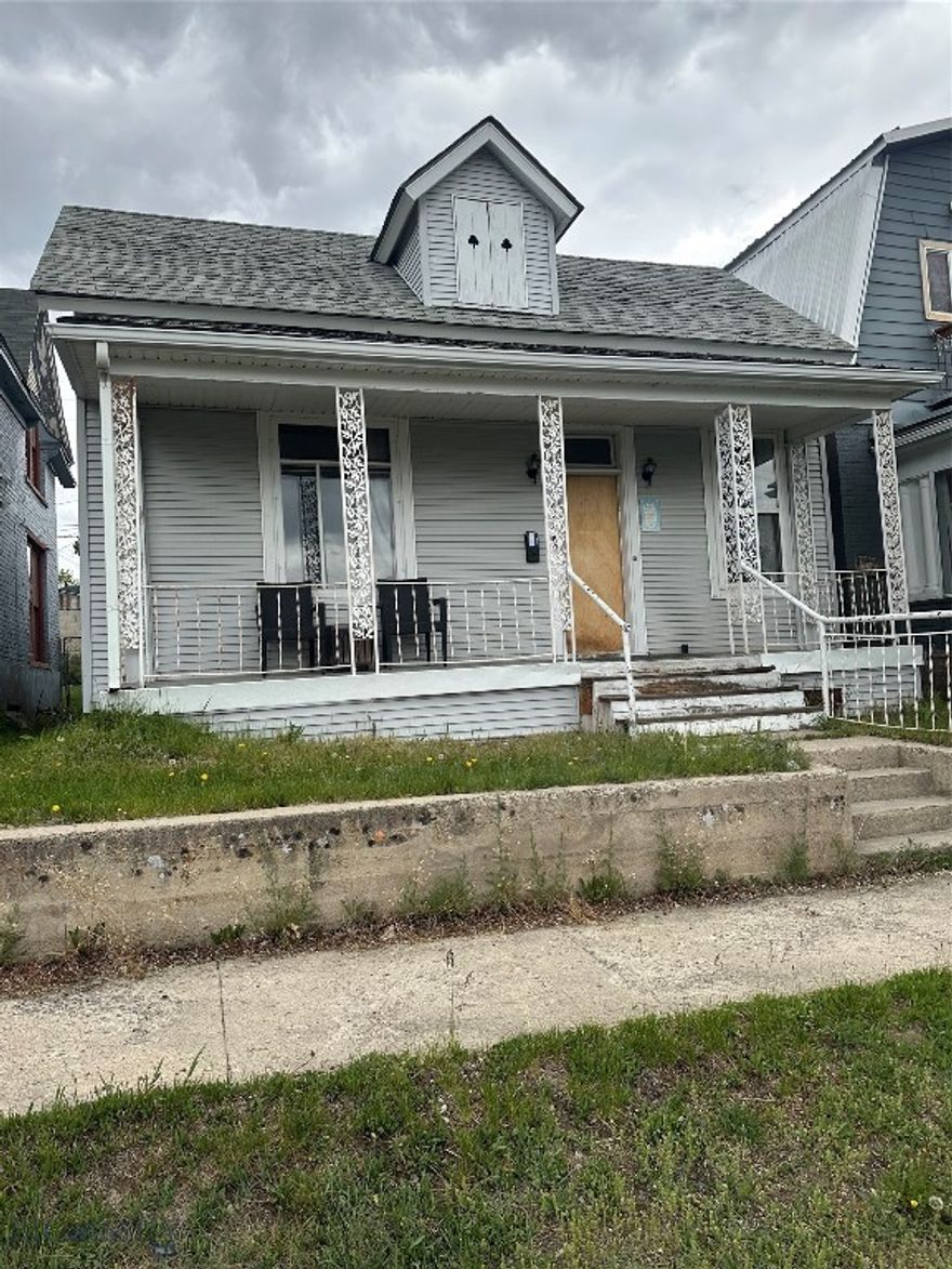 This one bedroom 1 bath home located in a highly desirable neighborhood offers a unique opportunity for investors or anyone looking to customize a space to fit their needs.  Call today for a showing!