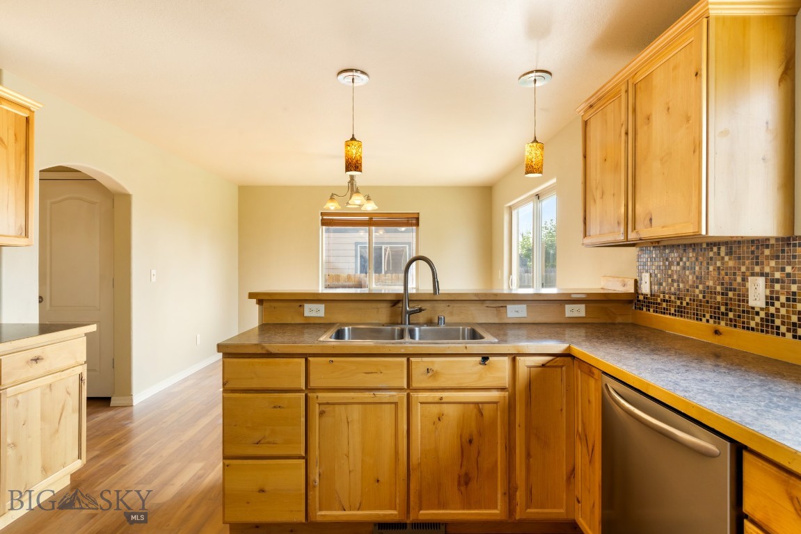 Belgrade, Montana 59714, United States, 3 Bedrooms Bedrooms, ,3 BathroomsBathrooms,Residential,Pending,208539