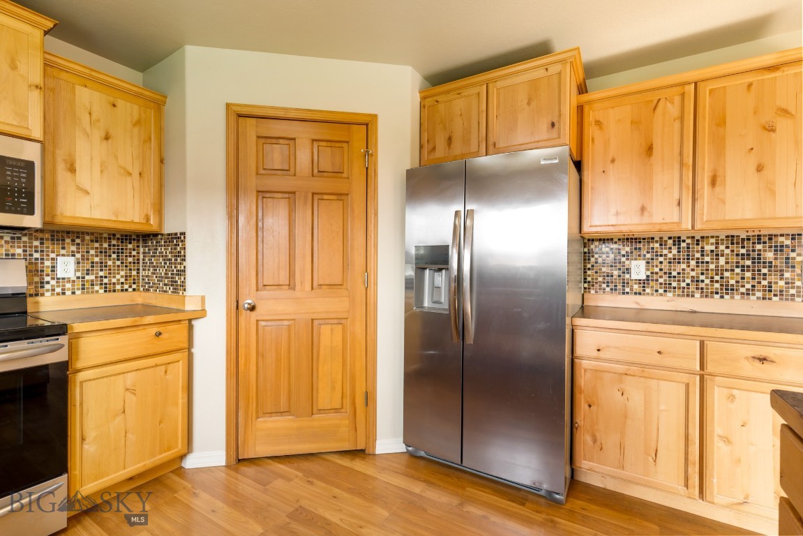 Belgrade, Montana 59714, United States, 3 Bedrooms Bedrooms, ,3 BathroomsBathrooms,Residential,Pending,208539