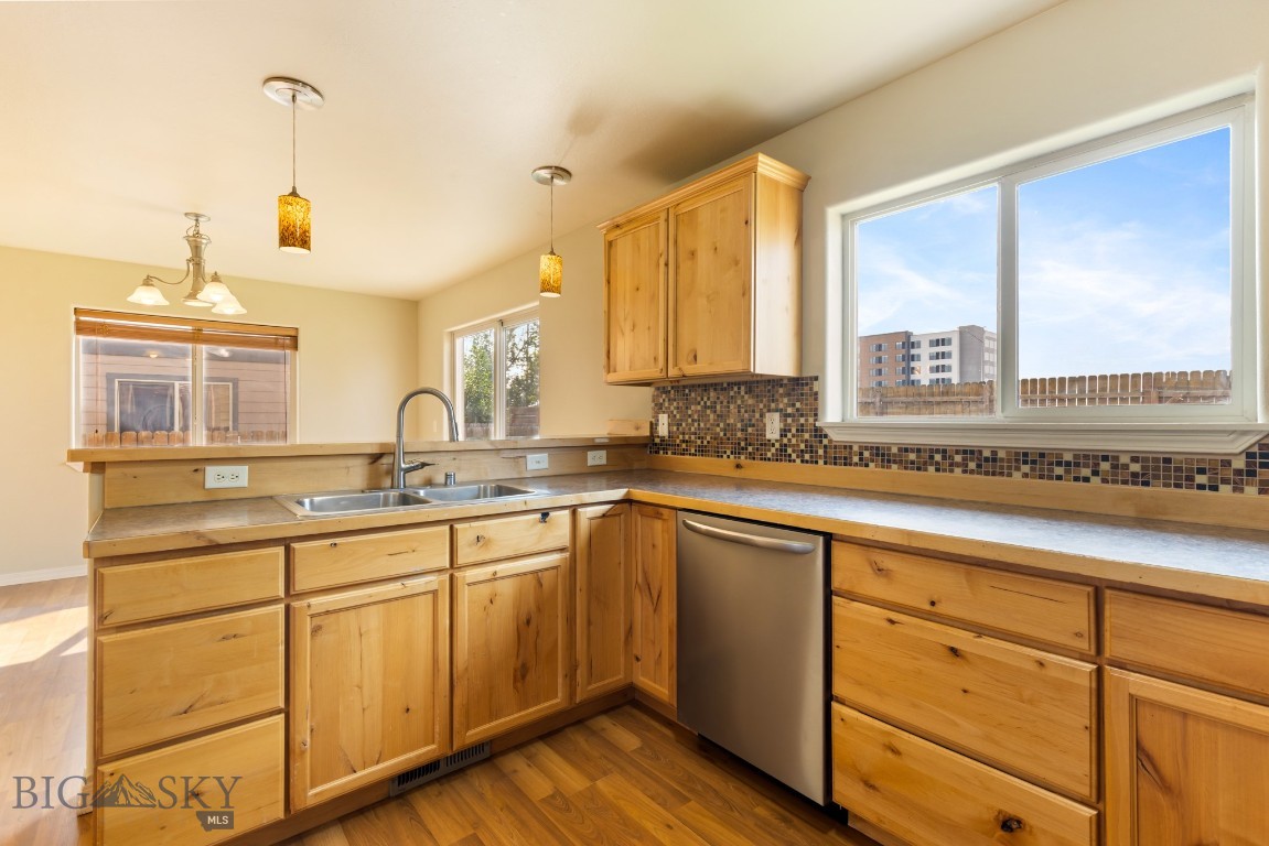 Belgrade, Montana 59714, United States, 3 Bedrooms Bedrooms, ,3 BathroomsBathrooms,Residential,Pending,208539