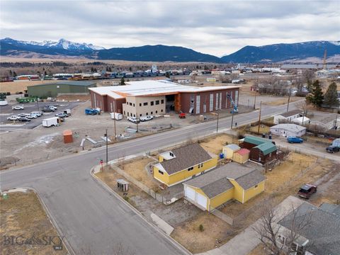 Photo of 1215 E Gallatin Street, Livingston, MT 59047 (MLS # 408324)