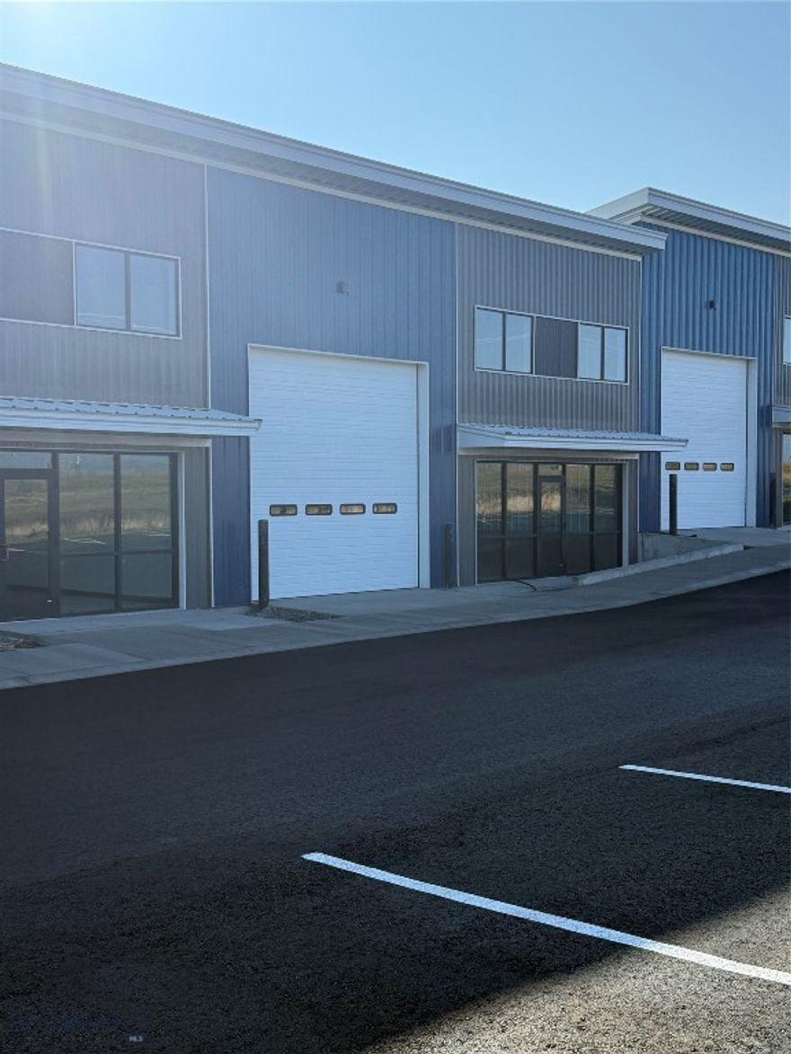 Located in the heart of the Valley, these spaces are perfect for just about anything! Beautiful new construction that offers a very attractive space. 2000 sq./ft. of versatile use. Each unit is equipped with a private bathroom and a 14ft x 14ft overhead door. Parking available in front of the building.