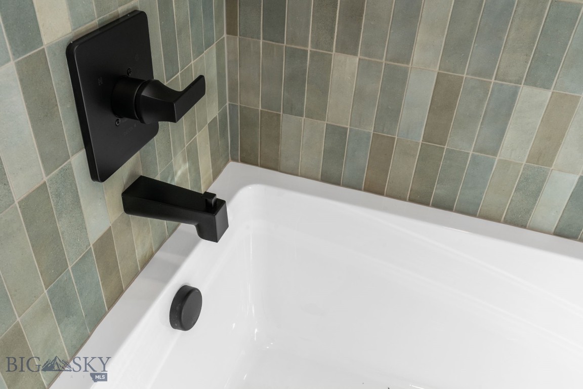 Bozeman, Montana 59718, United States, 4 Bedrooms Bedrooms, ,3 BathroomsBathrooms,Residential,Contingent,143024