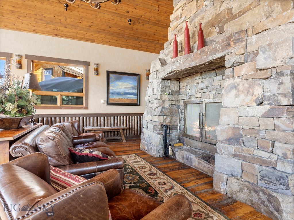 Cascade Ridge Condos - Residential