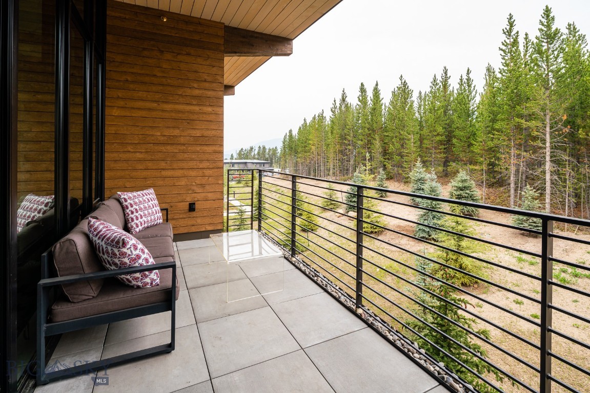 LakeLodge Residences - Residential