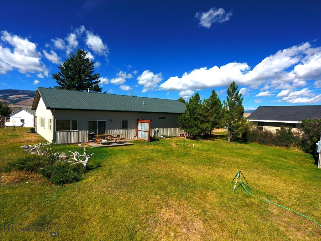 1392 E River