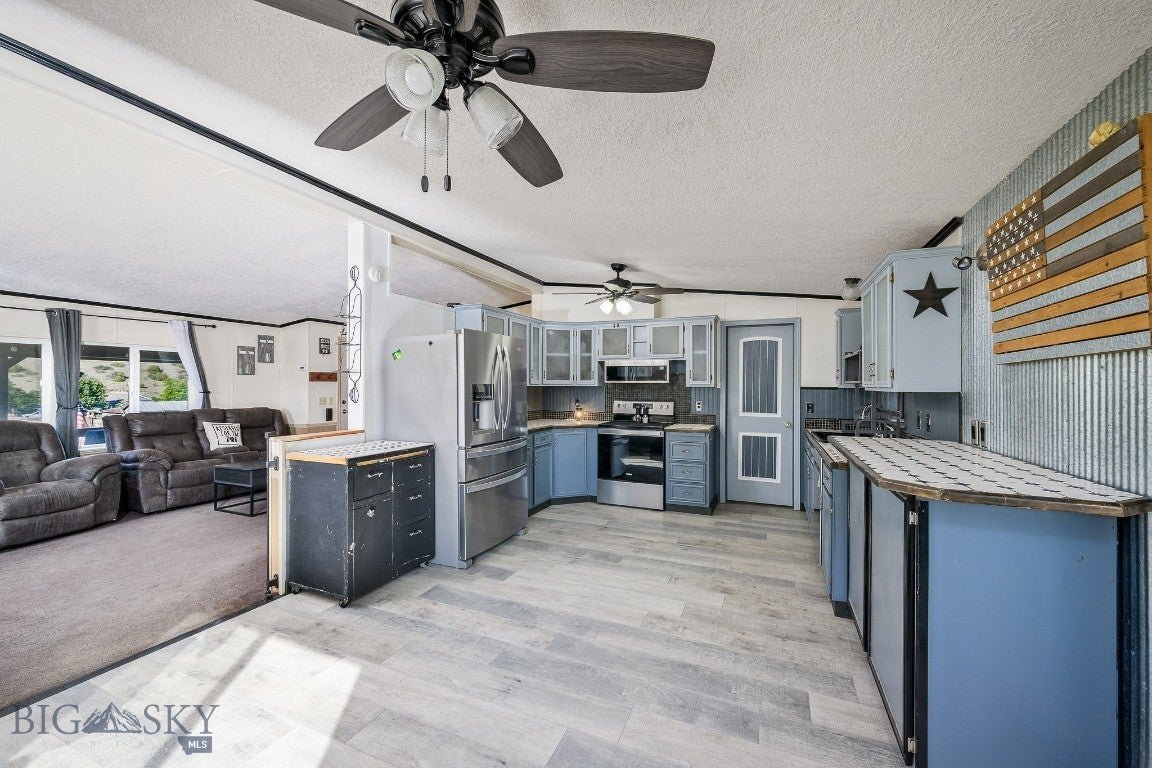 2821 Us Highway 87 E